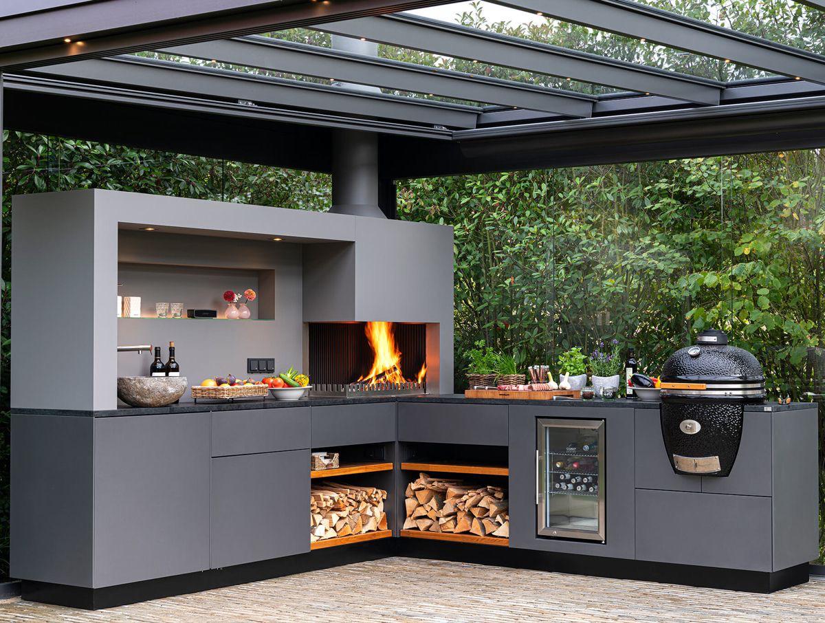 Luxury Outdoor Kitchen